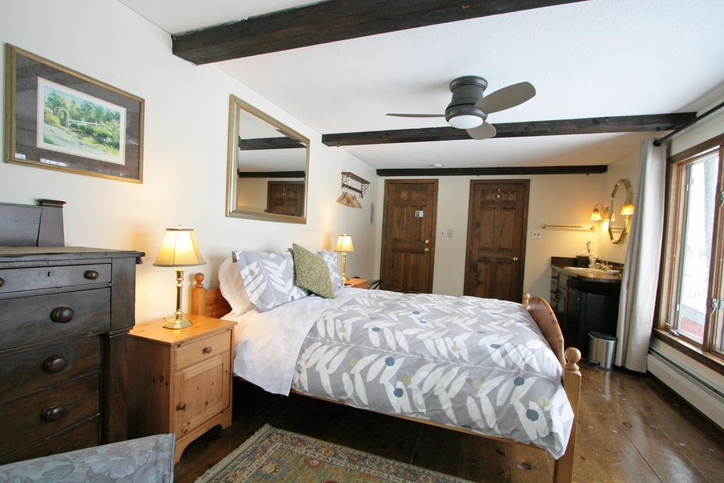 Old Saco Inn Fryeburg 部屋 写真